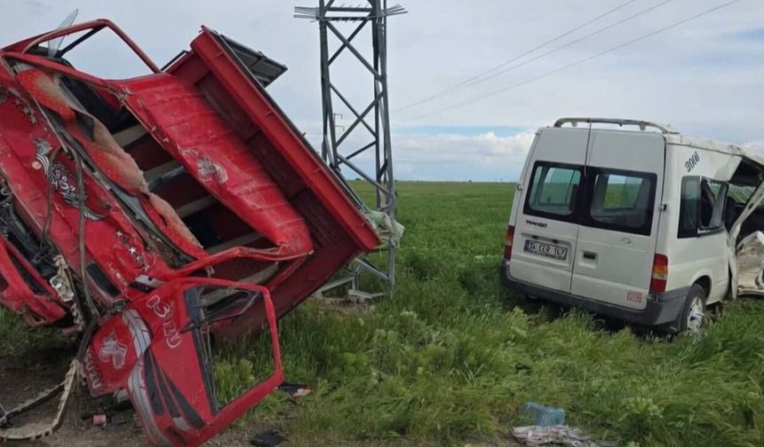 Harranlı Tarım İşçilerini Taşıyan Minibüs Kaza Yaptı: 5 Yaralı
