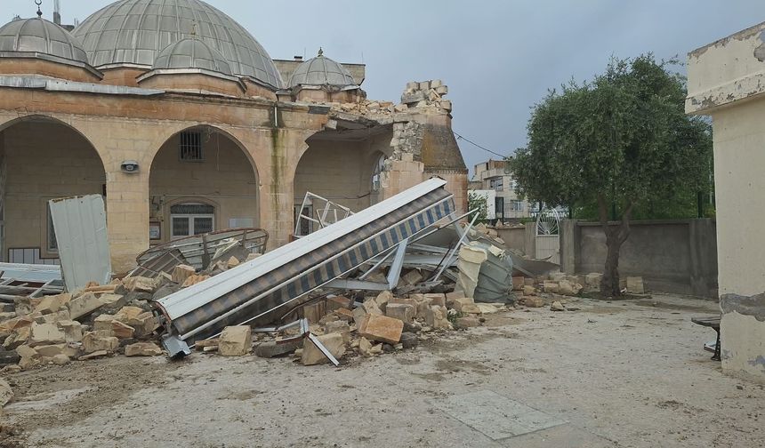 Şanlıurfa’da Doğa Öfkesi: Cami Hasar Gördü