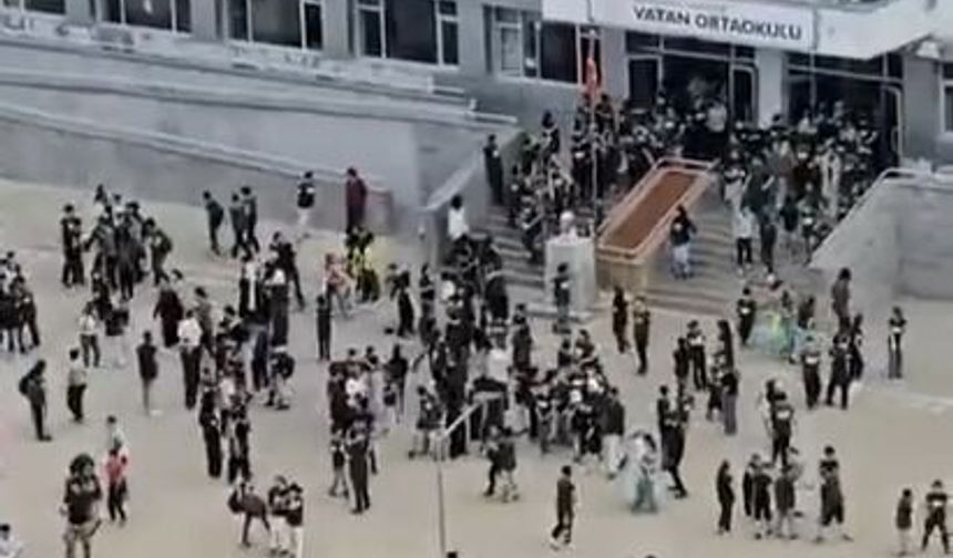 Şanlıurfa’da Deprem Paniği! Öğrenciler Kendini Dışarı Attı