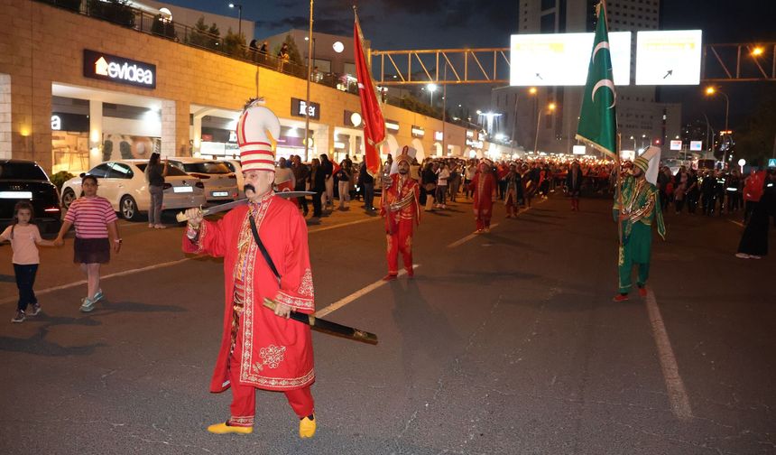 Haliliye Mehteranı 19 Mayıs Kortejine Damga Vurdu