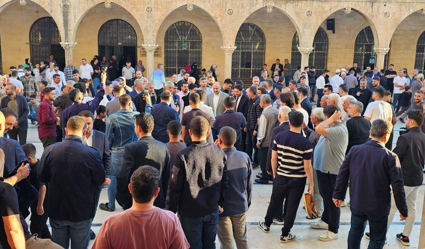 Şanlıurfa’da Bayram Coşkusu: Binlerce Kişi Dergah Camisi’ne Akın Etti