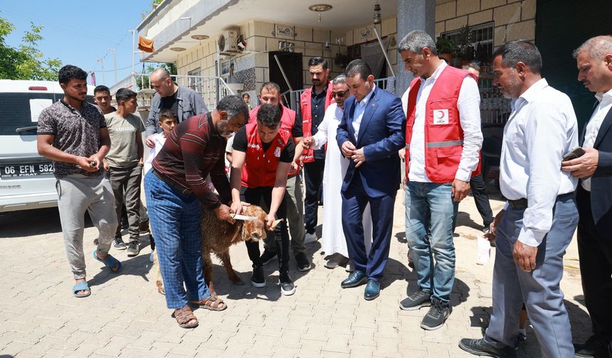 Başkan Özyavuz, Bayramda Gündüz Ailesini Unutmadı