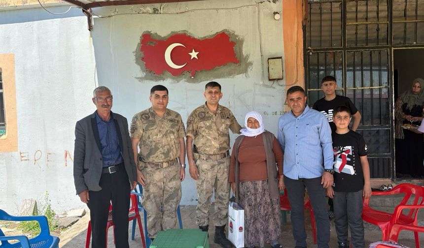 Bayramın en anlamlı ziyaretleri Şehitliklere