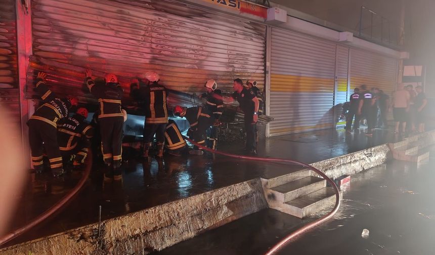 Evren Sanayi Sitesi’nde Korkutan Yangın: 2 İş Yeri Alev Alev Yandı