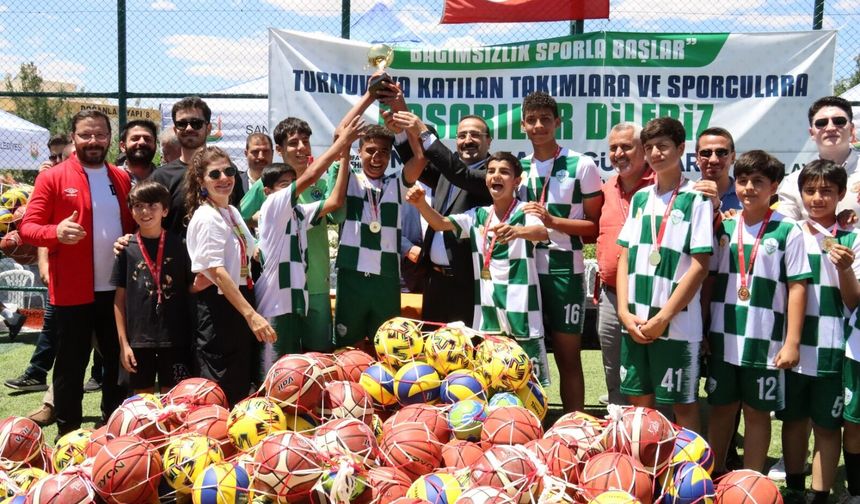 “Bağımsızlık Sporla Başlar” Futbol Turnuvası Sona Erdi