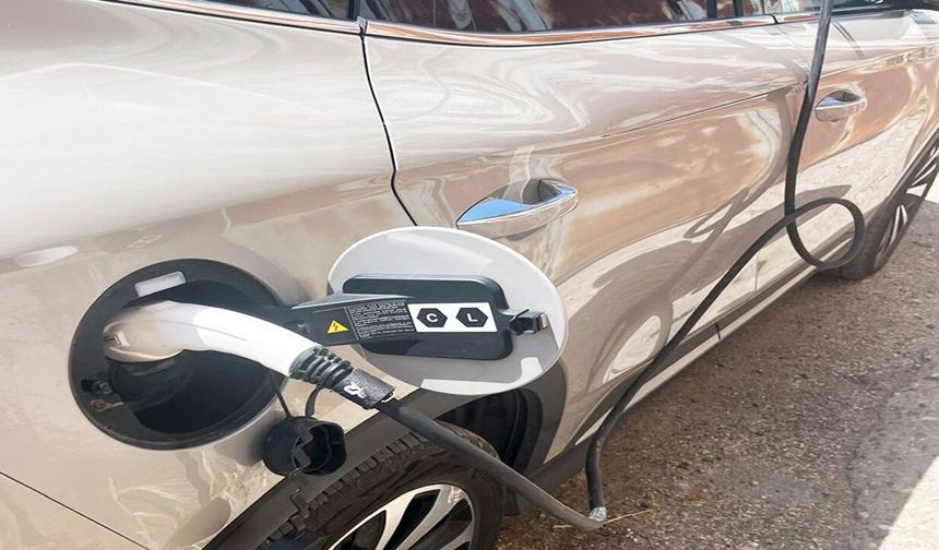 Kaçak Elektrikte Yeni Yöntem Şoke Etti! Elektrikli Araçla Yakalandı