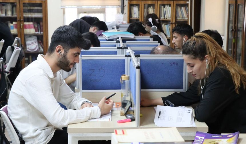 Şanlıurfa Büyükşehir Belediyesi Kütüphaneleri YKS Adaylarının Gözdesi Oldu