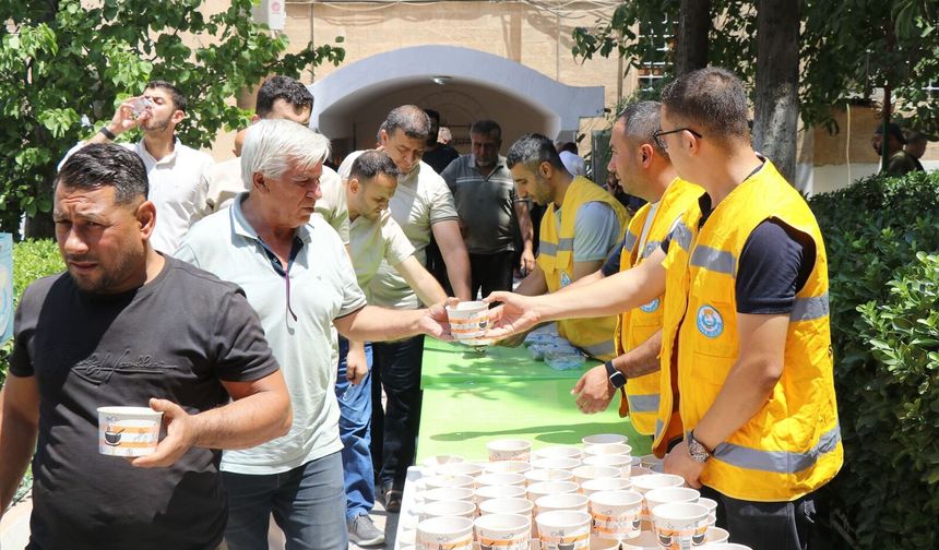 Başkan Canpolat, Vatandaşlarla Aşure Bereketini Paylaştı