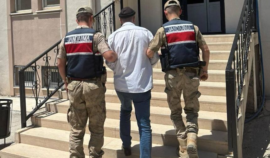 Jandarmadan Nokta Operasyon: Aranan Hükümlü Karaköprü’de Yakalandı