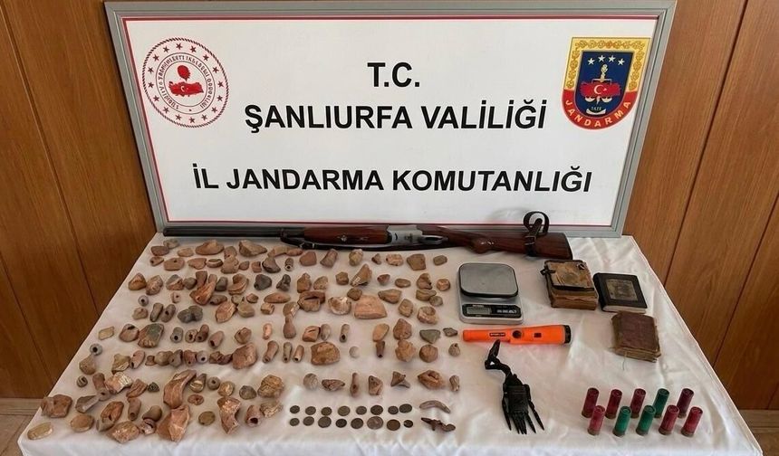Halfeti’de Tarihi Eser Operasyonu! Evden Servet Çıktı
