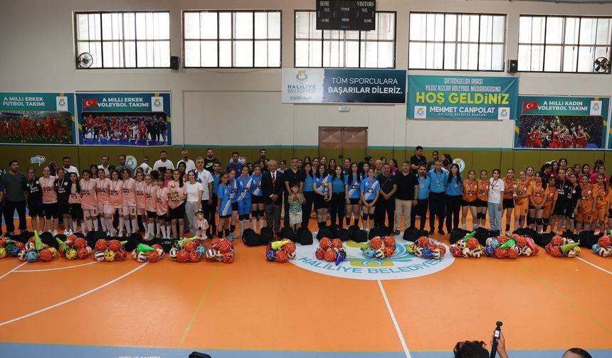 Genç Sporcular Haliliye'de Voleybol Coşkusu Yaşadı