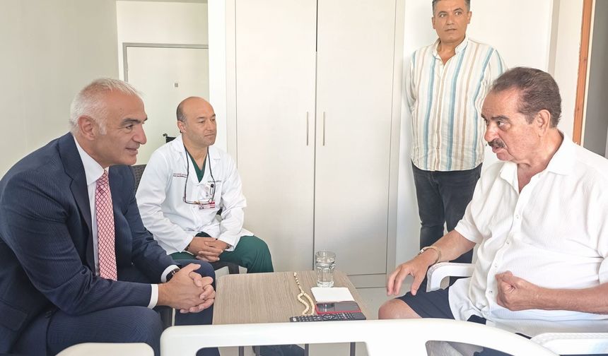 Bakan Ersoy’dan İbrahim Tatlıses’e Hastanede Sürpriz Ziyaret