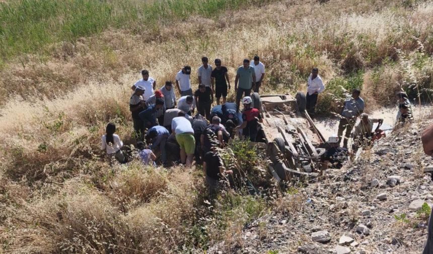 Bozova’da Feci Kaza! Otomobil Şarampole Yuvarlandı: 5 Yaralı