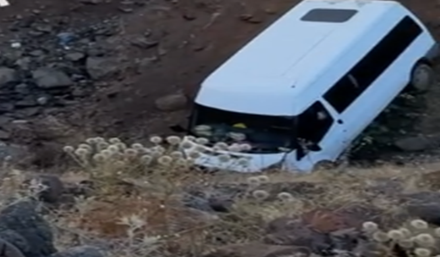 Şanlıurfa’da Korkutan Kaza! İşçileri Taşıyan Minibüs Takla Attı