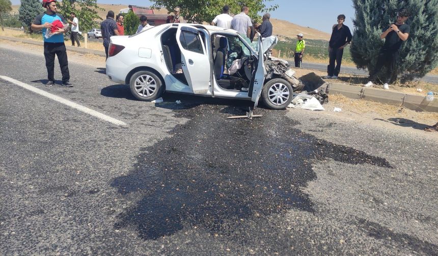 Şanlıurfa-Bozova Yolunda  Minibüs ile Otomobil Çarpıştı: 11 Yaralı