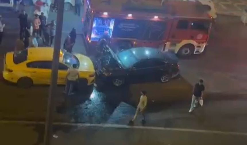 Haliliye’de Gece Yarısı Kaza! Çarpışan Araçlardan Biri Yandı
