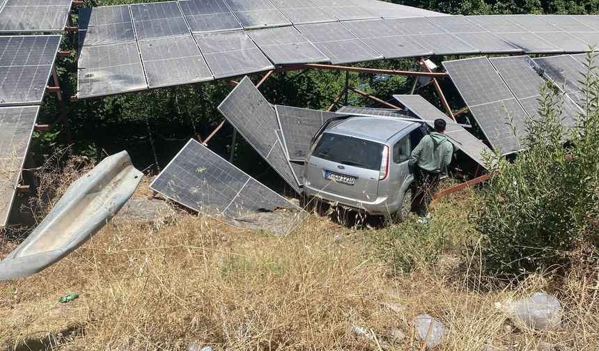 Şanlıurfa'da Kontrolden Çıkan Otomobil Şarampole Uçtu