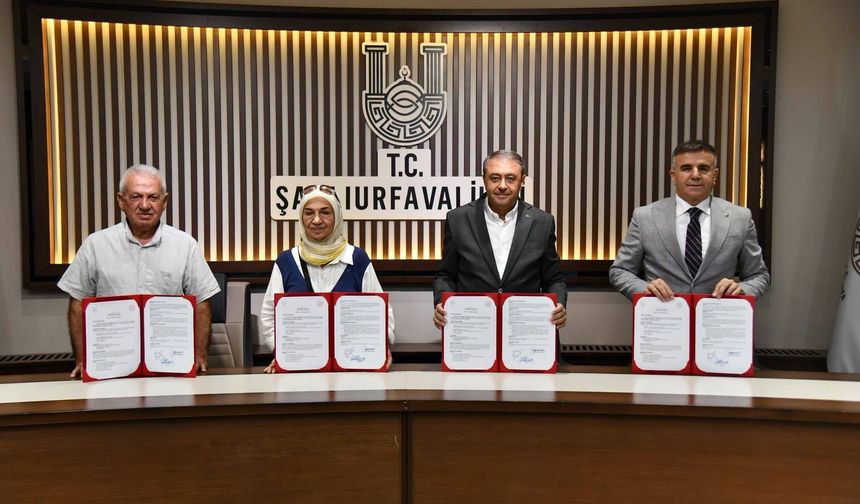 33 Yıl Öğrenci Yetiştirdi, Şimdi Şanlıurfa’ya Okul Kazandırıyor