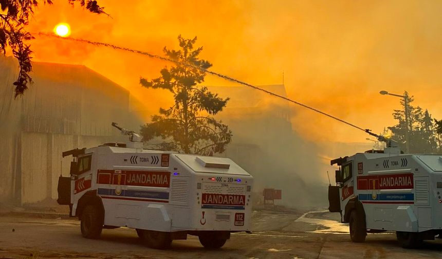 Şanlıurfa’da İş Yeri Yangınına Jandarmadan Hızlı Müdahale