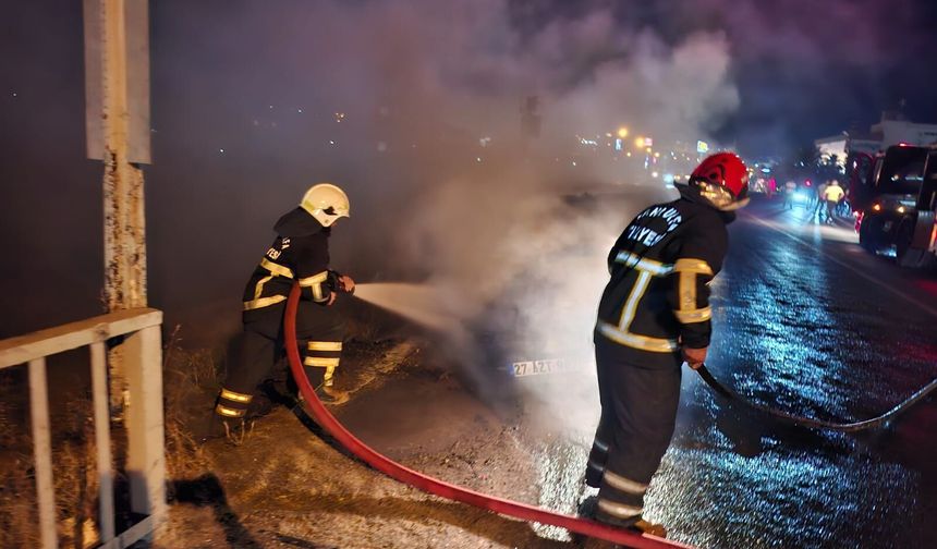 Birecik’te Korkutan Olay! Araç Alev Topuna Döndü