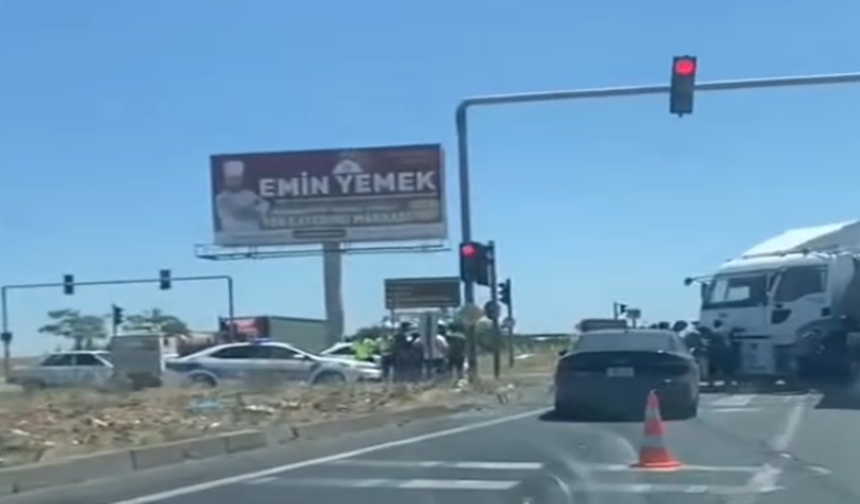 Viranşehir’de Zincirleme Kaza! 3 Araç Birbirine Girdi, 2 Yaralı