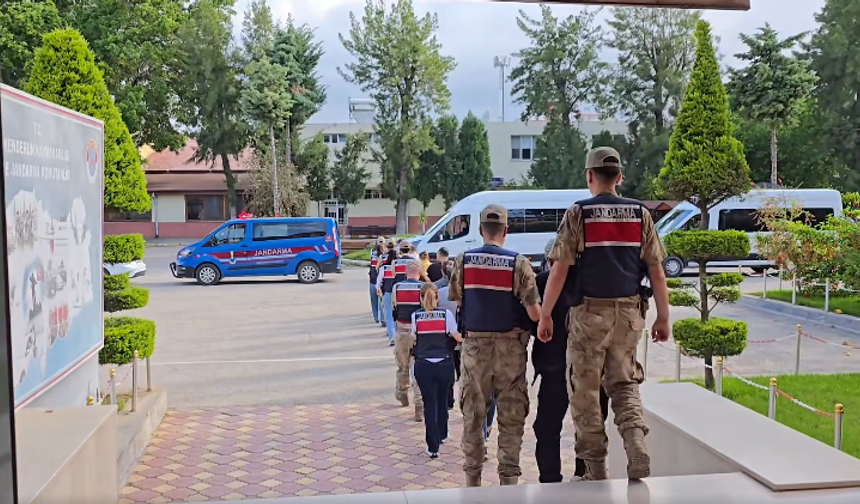 Sahte Kimlik Çetesi Çökertildi! Şanlıurfa Dahil 8 İlde Dev Operasyon
