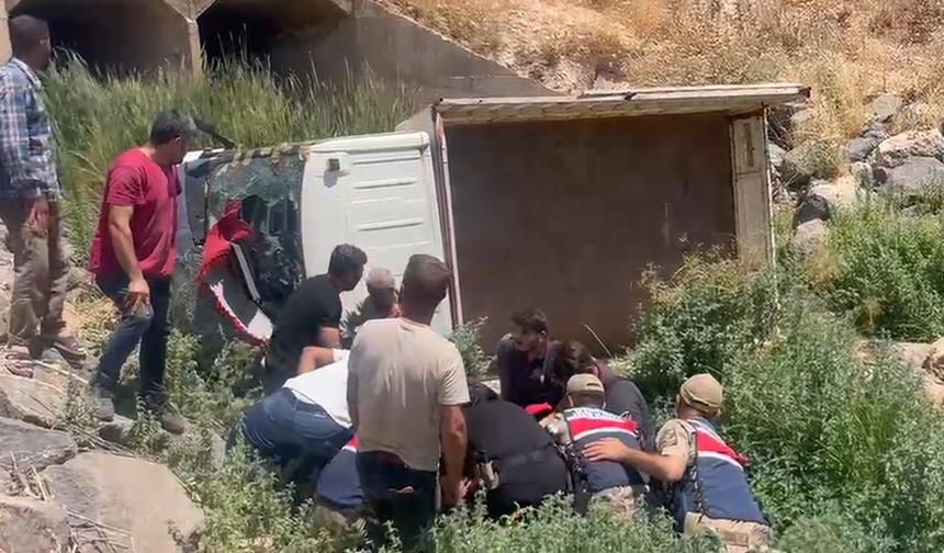 Viranşehir’de Korku Dolu Anlar! Köprüden Uçan Kamyonette 4 Yaralı