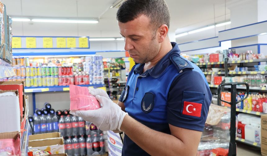 Haliliye Zabıtasından Marketlere Sıkı Denetim