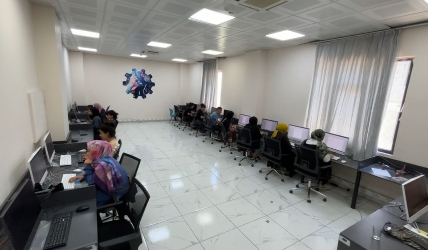 Eyyübiye'de Miniklerden Büyük Adım! Teknoloji Eğitimi Başladı
