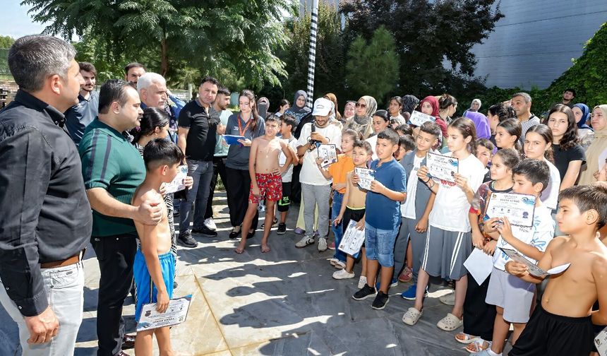 Yüzmeyi Öğrendiler, Sertifikalarını Kaptılar! Viranşehir’de 240 Çocuğa Büyük Gurur