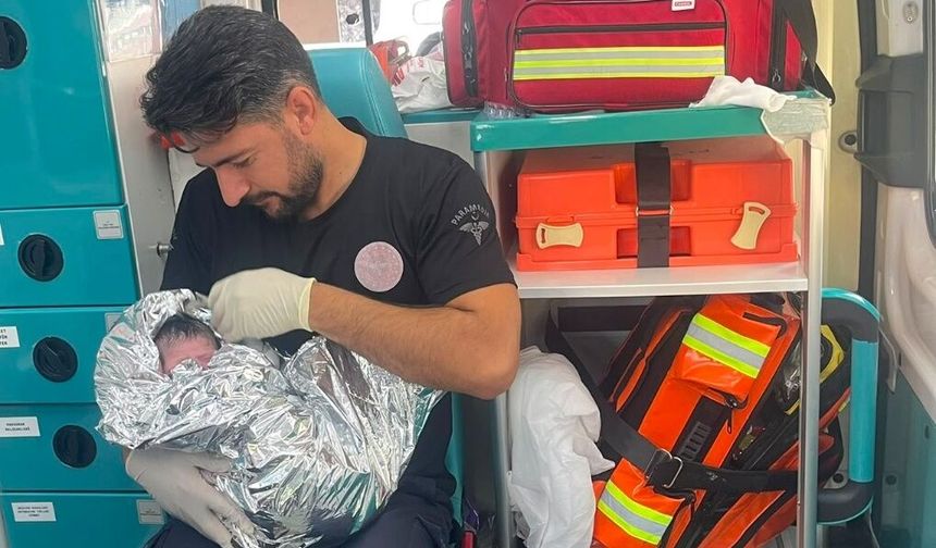 Saniyelerle Yarışılan Doğum! Şanlıurfa'da Sağlık Ekiplerinden Büyük Başarı