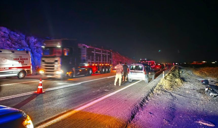 Şanlıurfa’da 3 Araç Çarpıştı, Yaralılar Var