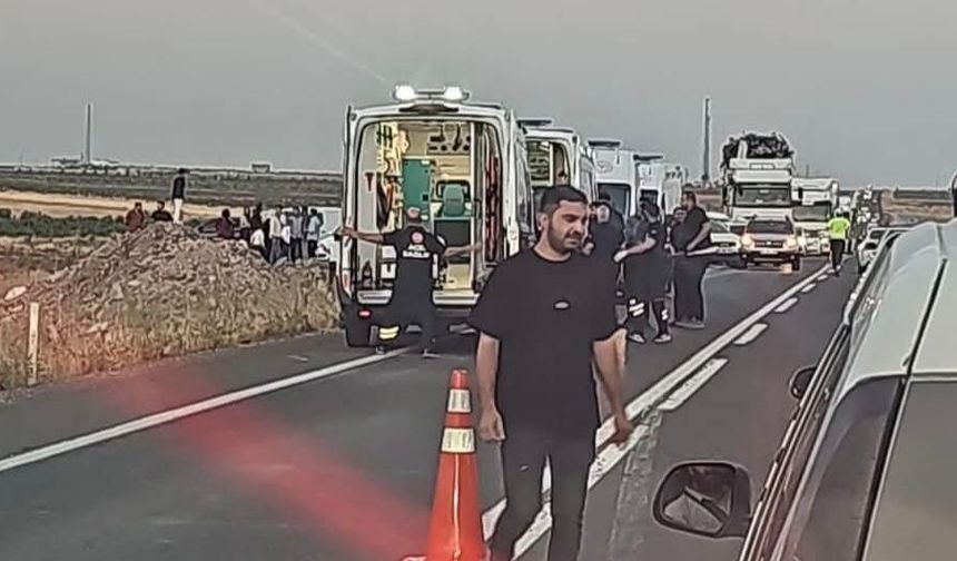 Suruç’ta otomobil takla atıp tarlaya devrildi: 5 yaralı