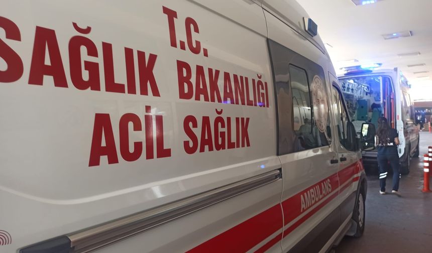 Şanlıurfa’da Faciadan Dönüldü! İşçi Servisi İş Yerine Girdi: 7 Yaralı