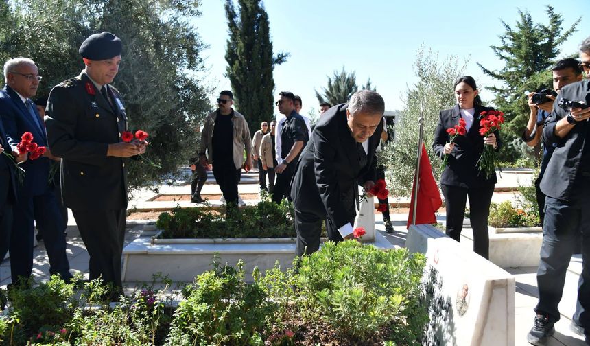 Şanlıurfa’da Gaziler Günü’ne Özel Tören! Protokol Şehitlikte Buluştu