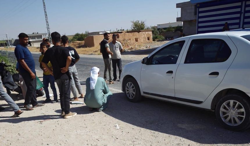 Akçakale’de korkutan kaza! Motosikletteki 2 çocuk yaralandı