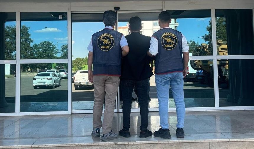 Karaköprü’de aranan şahıs jandarmadan kaçamadı! Tutuklandı