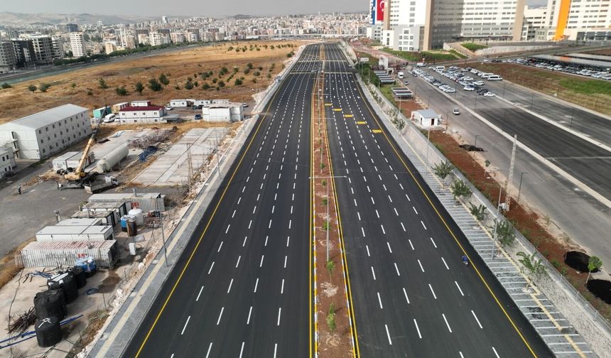 Büyükşehir, Şehir Hastanesi Önünde Ulaşımı Güvenli Hale Getiriyor