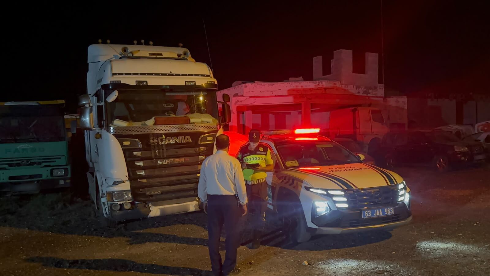 Şanlıurfa’da jandarmaya takıldı! Plaka oyununa 140 bin TL ceza