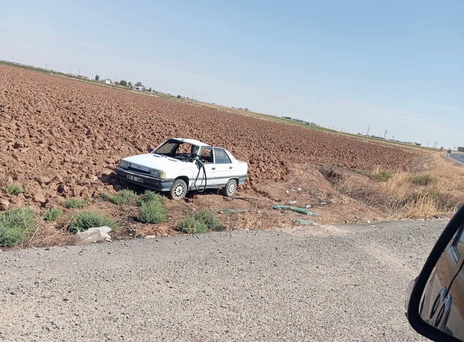 Açakale'de otomobil takla atıp tarlaya savruldu