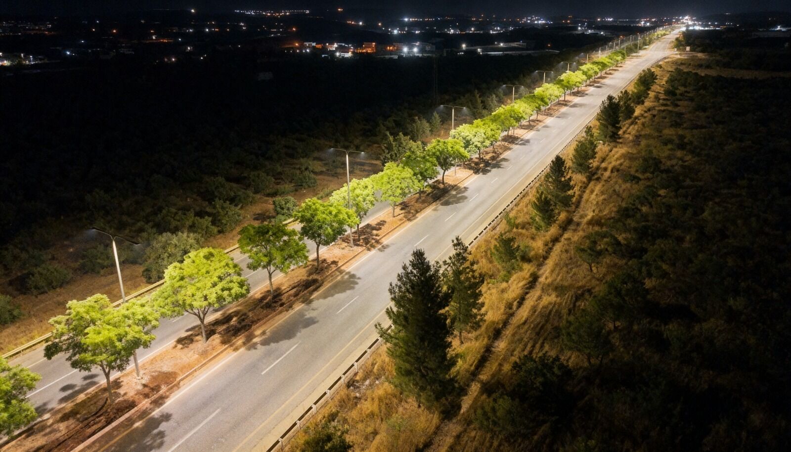 Dicle Elektrik’ten Şanlıurfa GAP Havalimanı Yoluna Aydınlatma Yatırımı